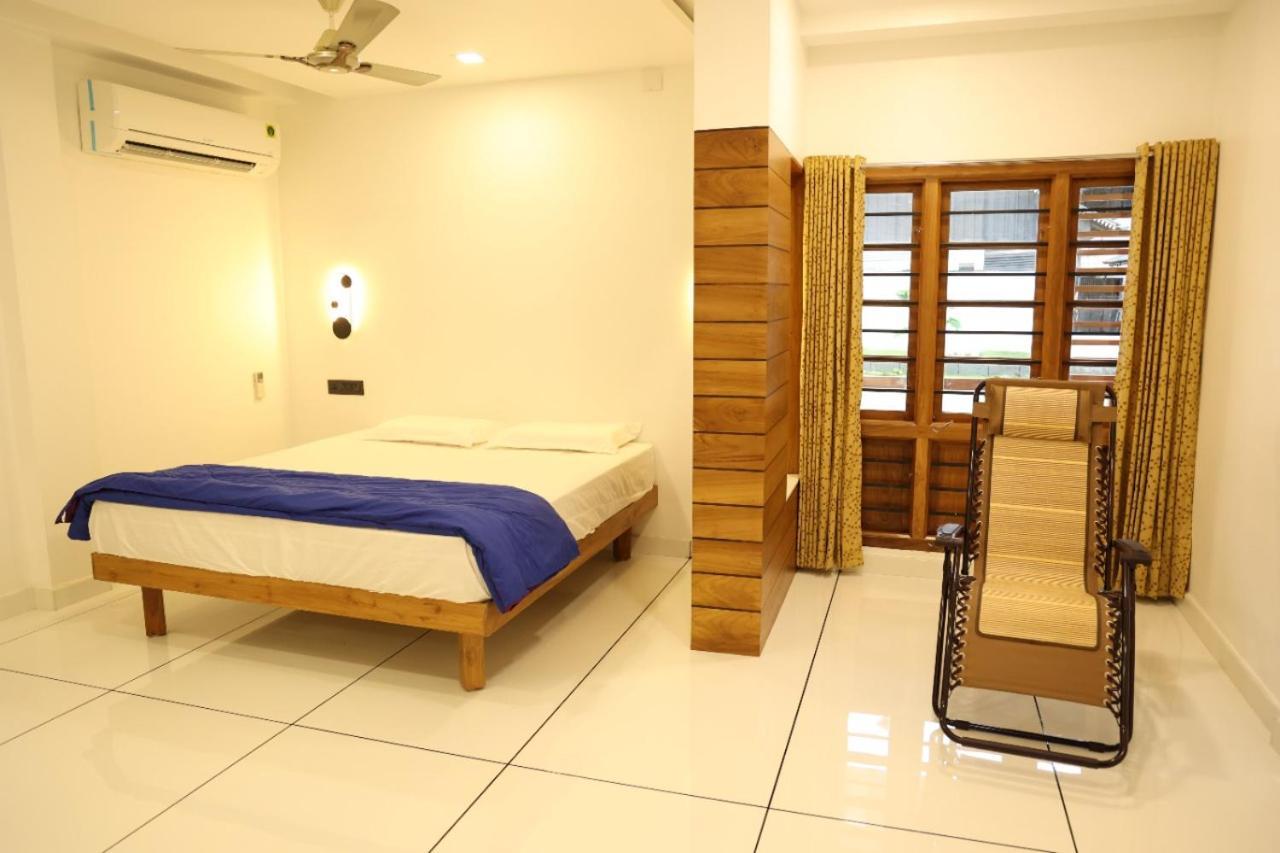 Quilon Lake Inn Kollam Exterior photo